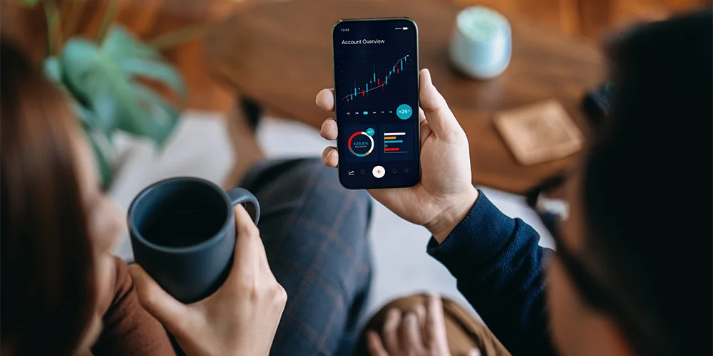 MLP Financify / ETF-Sparplan anlegen als Student: Welche Vorteile hast du damit? / Handy mit Sparplan