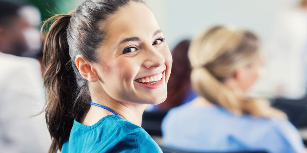 Seminare für Medizinstudierende / MLP Financify / Medizinstudentin im Hösaal