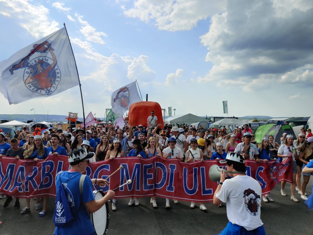 Medimeisterschaften Teilnehmer beim Feiern