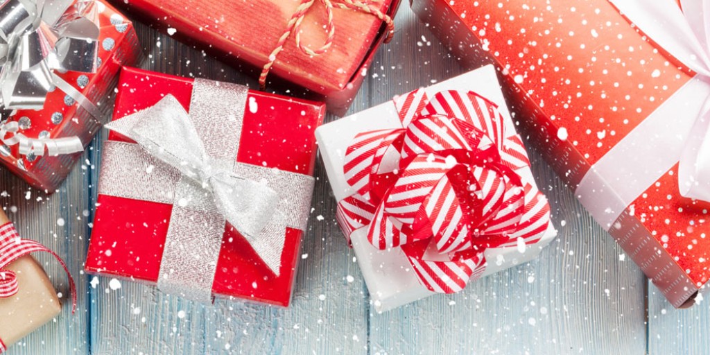 Eine Gruppe von Menschen die ihr Examen feiern